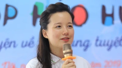 Khủng hoảng của Làng Háo Hức và MC Minh Trang