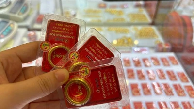 Giá vàng hôm nay 14/7: Đồng loạt bật tăng?