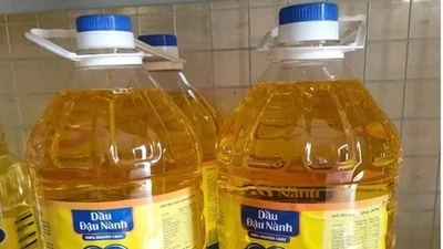 Biết gì về công ty "biến" dầu ăn gia súc dùng cho người?