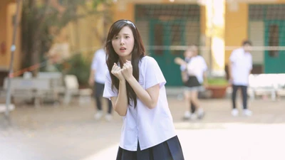 Nhan sắc lão hoá ngược của "phú bà" Midu khi đóng vai nữ sinh ở tuổi U40