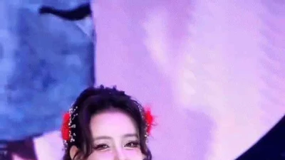 DJ Ngân 98 lại mặc đồ "có cũng như không"