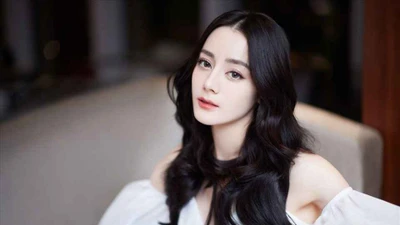 “Búp bê sống” xứ Trung 33 tuổi vẫn khiến cả châu Á mê mẩn