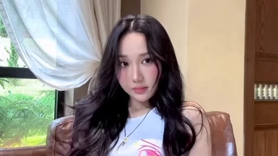 Mina Young "đốn tim" fan với visual ngọt ngào tựa nàng thơ
