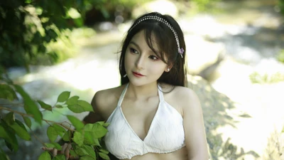 "Tiên cá" Bùi Ngọc Ánh hóa nữ thần bên suối đầy mê hoặc