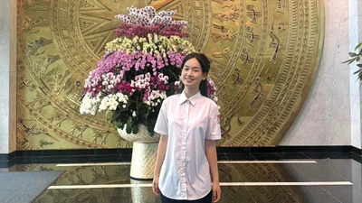 Thủ khoa khối A00 Hiền Mai lên VTV nhan sắc ra sao?
