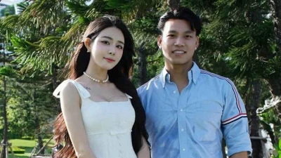 Văn Thanh hiếm hoi khoe ảnh bạn gái Trần Bích Hạnh