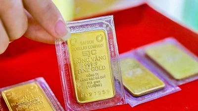 Giá vàng hôm nay 25/8: Tiếp tục neo cao?