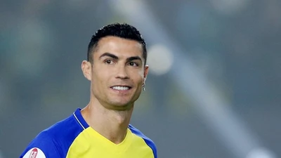 Trở thành tỷ phú bóng đá đầu tiên, Ronaldo giàu cỡ nào?
