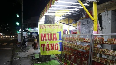 Bánh trung thu rầm rộ khuyến mại, giảm giá sớm