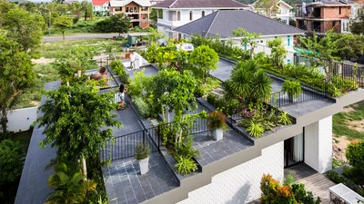 Ngôi nhà với vườn bậc thang trên mái độc đáo ở Nha Trang