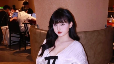 Sự trở lại đầy nóng bỏng của gái xinh Heavy Alice