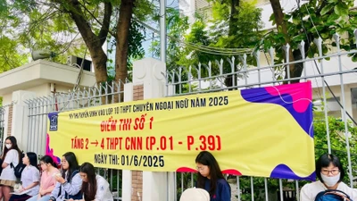 1001 sắc thái sĩ tử Hà Nội trước giờ “G” thi lớp 10 THPT
