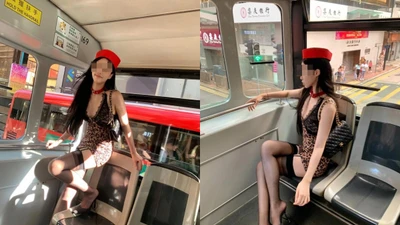 Diện váy cực bó, tạo dáng trên xe buýt cô gái gây tranh cãi