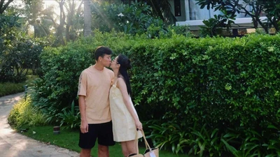 Vợ chồng Quế Ngọc Hải "khoá môi" kỷ niệm 9 năm yêu nhau 