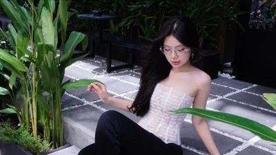 Chiếc áo "trong suốt" của nữ TikToker này "gây bão"