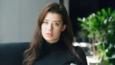 Hot girl 2 màu mắt cực hiếm gặp, đẹp gợi cảm ở tuổi 30