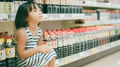Siêu thị thành nơi tránh nóng cho "khối nghỉ hè" nổi loạn