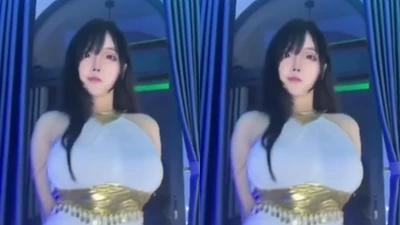 Pi Tiên bất ngờ "chiêu đãi" fan nam clip không che cực cuốn