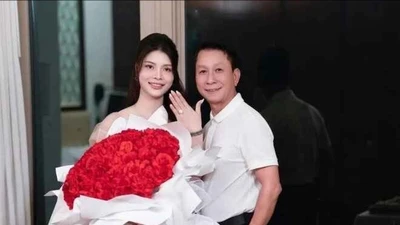 Nhan sắc cô gái được HLV trưởng CLB Quảng Nam cầu hôn