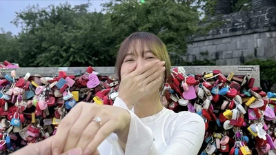 Hot girl Nhung Gumiho cười rạng rỡ khi được bạn trai cầu hôn