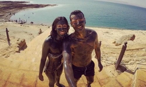 Vợ chồng phi công "đưa nhau đi trốn" khiến ai cũng ghen tị