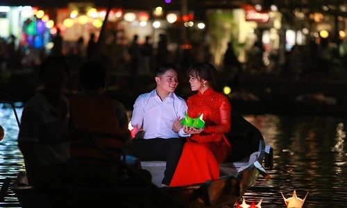 Phố cổ Hội An lung linh trước ngày khai mạc APEC 2017