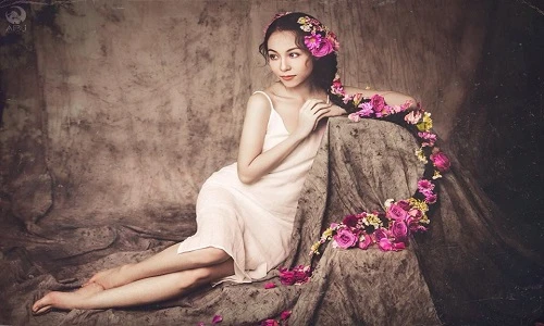 Mỹ nữ 8X cao 1m60 gây choáng với mái tóc dài 1m75