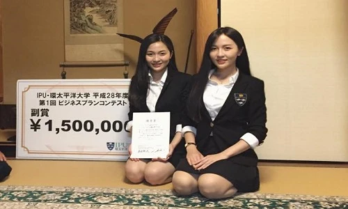 Cặp chị em song sinh Việt rạng danh trên đất Nhật