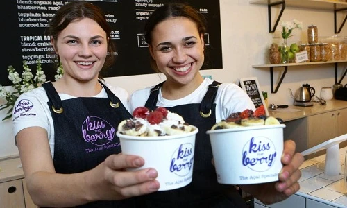 Cô gái trẻ bỏ học để đi bán kem kiếm hàng triệu USD