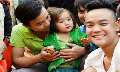 Em bé vùng cao xinh xắn phải chăng chỉ để ngắm?