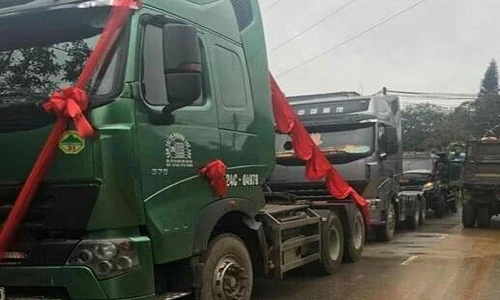 Đám cưới ở Yên Bái rước dâu bằng xe tải hạng nặng