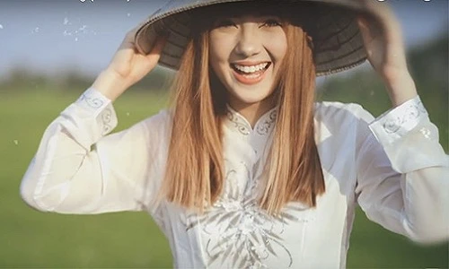 Hot girl Thái Lan mặc áo dài Việt Nam đẹp ngây ngất 