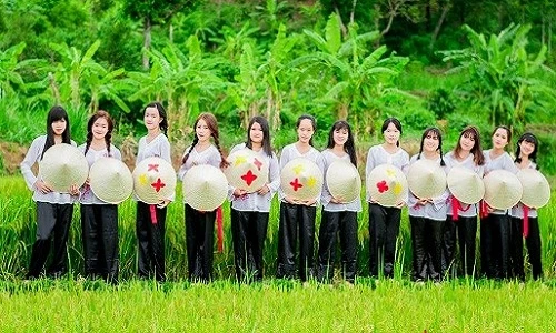 Ảnh kỷ yếu "xì tai" nông dân của teen Gia Lai