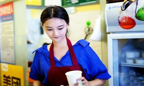 Lộ diện hot girl bán trà sữa xinh như sao Hoa Ngữ
