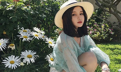 Nữ sinh viên xinh đẹp bỏ học, kiếm trăm tỷ mỗi năm