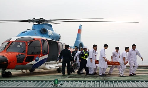 Mục kích trực thăng hạ cánh trên nóc Bệnh viện 108