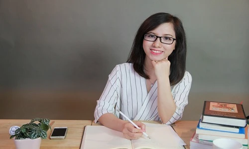 Thêm một cô giáo dạy tiếng Anh miễn phí xinh như mộng