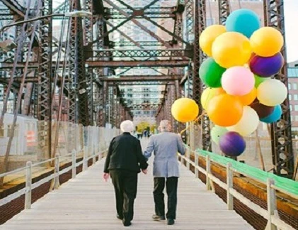 Giới trẻ trầm trồ trước bộ ảnh tình già siêu lãng mạn