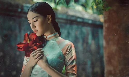 “Nàng thơ” xứ Huế gây thương nhớ trong clip của Bộ Ngoại giao