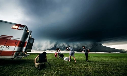 Cô gái Mỹ rủ người yêu đi qua 7 tiểu bang “săn bão” 