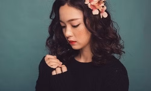 Nữ sinh 10X đẹp tựa búp bê mơ thành người mẫu chuyên nghiệp