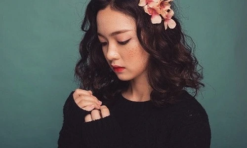 Nữ sinh 10X đẹp tựa búp bê mơ thành người mẫu chuyên nghiệp