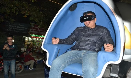 Giới trẻ thích thú thử cảm giác mạnh với phim 9D