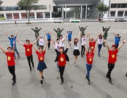 Giới trẻ rực cháy với định nghĩa “Thanh niên chuẩn“