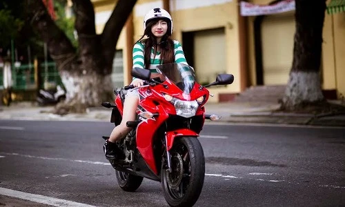 Nữ sinh Đà Nẵng mê xe phân khối lớn, thừa cá tính