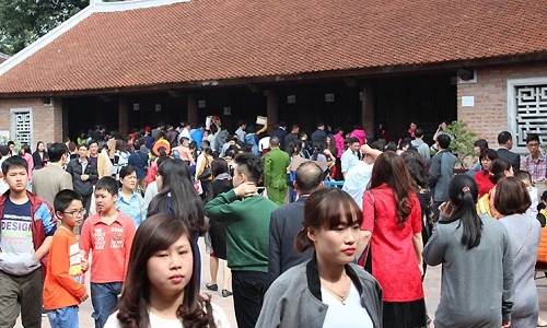 Văn Miếu tấp nập người xin chữ cầu may