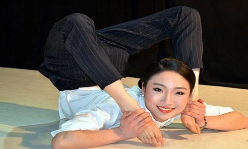 Mê đắm tài sắc tuyệt trần của hot girl uốn dẻo