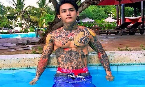 A Đây Rồi: Hot boy xăm trổ dính phốt vì quá “hổ báo“