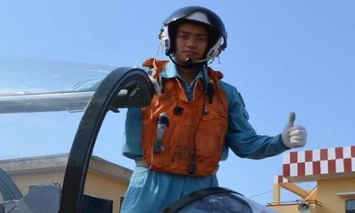 Mê mệt chàng phi công 9X Việt lái máy bay tiêm kích