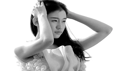 Thổn thức trước nữ du học sinh Việt đẹp thuần khiết